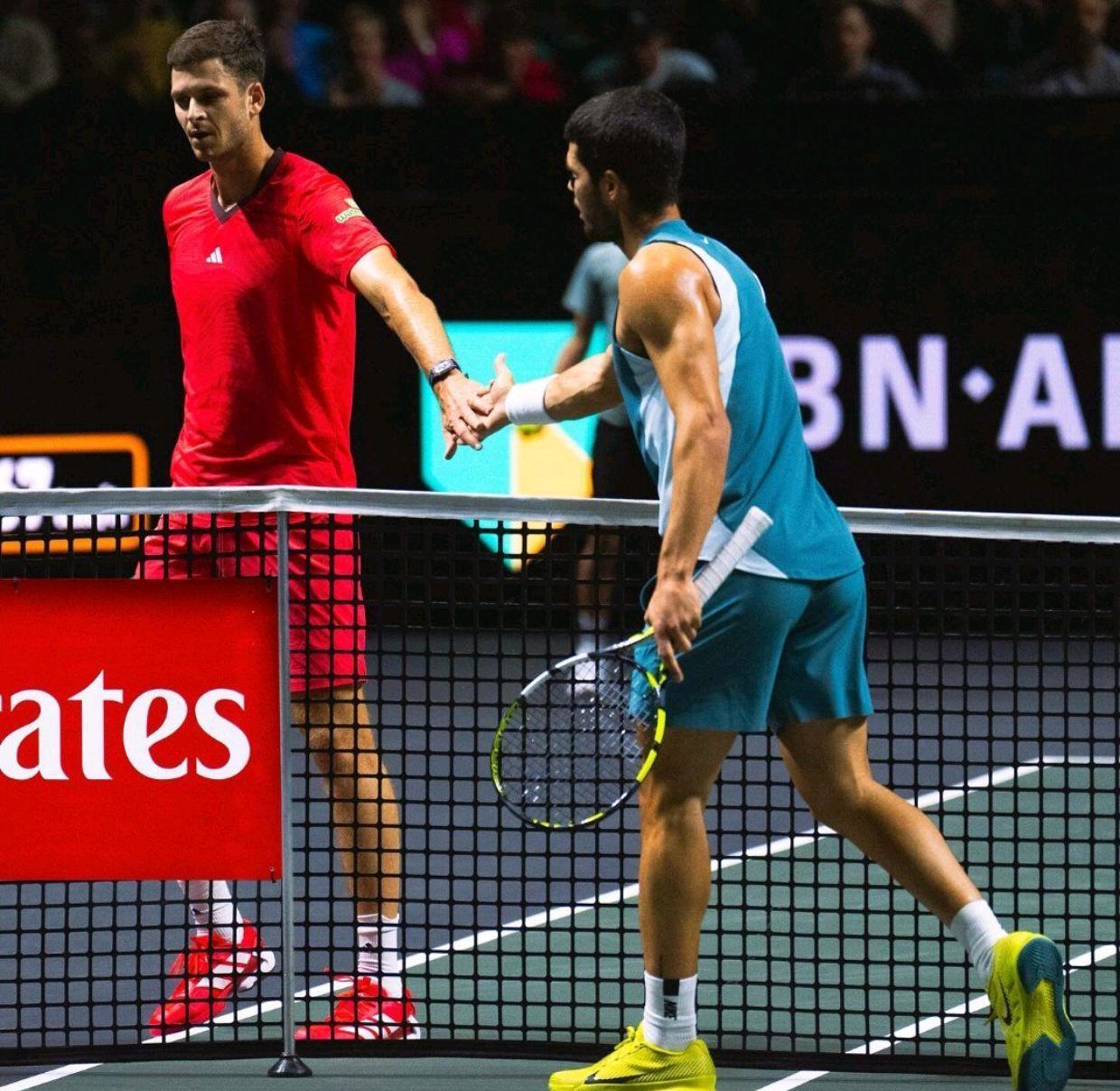 开云注册-阿扎伦卡在日本队比赛中比赛局势复杂，反败为胜引发热议！再创辉煌时刻(女子网球阿扎伦卡)